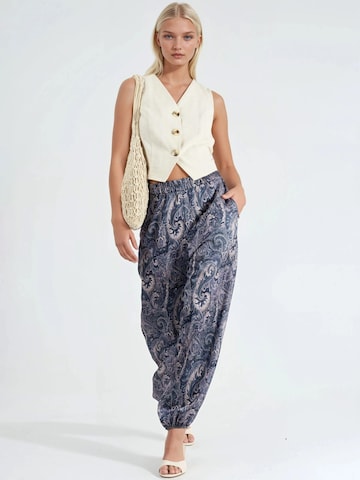 Qu Style Tapered Trousers in Blue