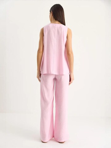 Completo pantalone di Bianco Lucci in rosa