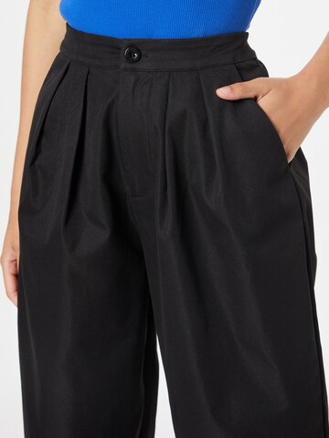 Nasty Gal Loose fit Pleat-Front Pants in Black