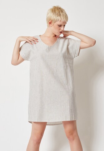 Skiny Beach dress in White: front