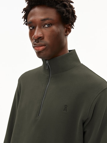 ARMEDANGELS Sweatshirt in Green