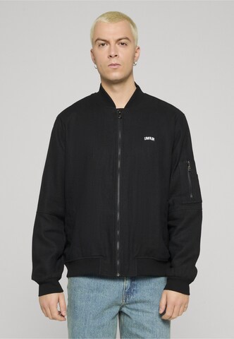 Unfair Athletics Tussenjas in Zwart: voorkant