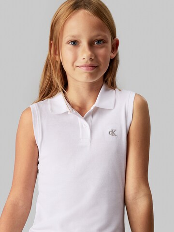 Robe Calvin Klein Jeans en blanc