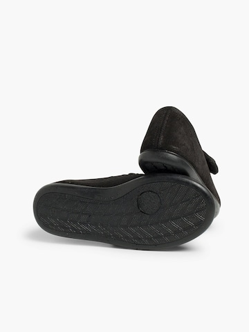 Pisamonas - Sapato baixo em preto