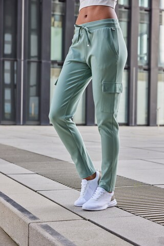 LASCANA Regular Cargo Pants in Green: front