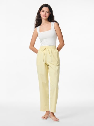 PIECES Regular Trousers in Yellow
