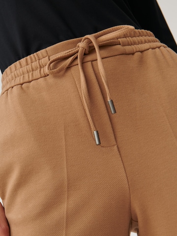 Regular Pantalon 'IWONE' TATUUM en marron