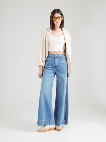 & Other Stories Bootcut Jeans in Blauw