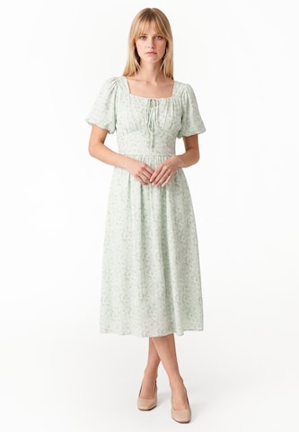 Usha - Vestido en verde: frente