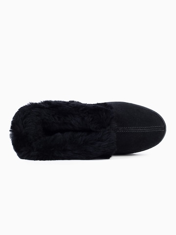 Minnetonka Slipper in Black