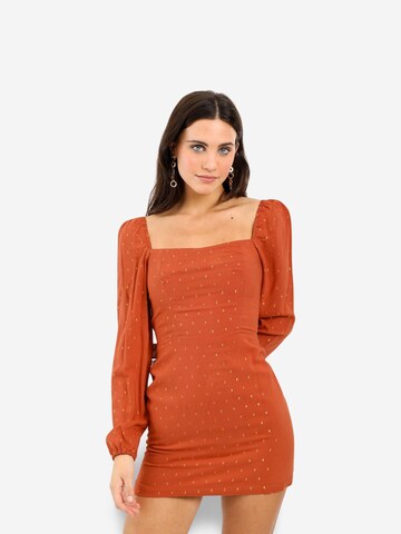 THE-ARE Jurk in Oranje: voorkant