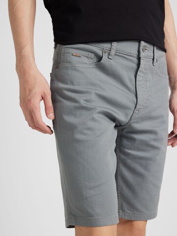 BOSS Slimfit Shorts 'Delaware' in Grau