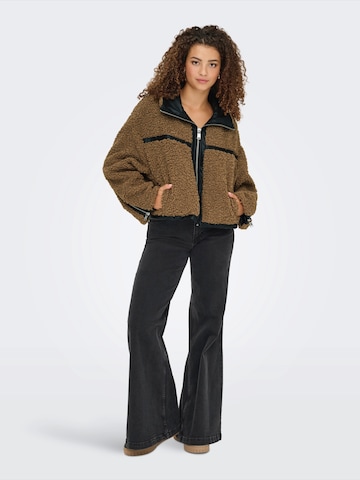 Veste fonctionnelle 'ONLPATTI' ONLY en marron