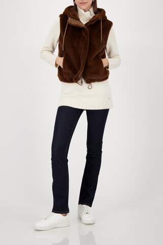 monari Vest in Brown
