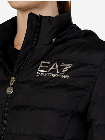 Giacca invernale 'BOMBER 8NTB23 TNF8Z' di EA7 Emporio Armani in nero