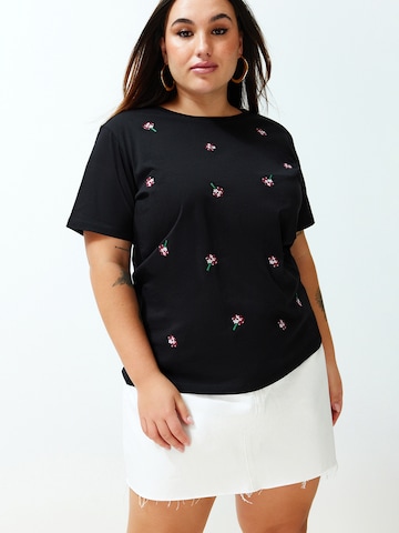 Trendyol Curve Póló - fekete: elől