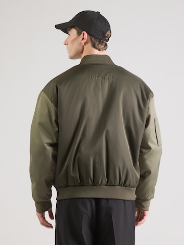 Karl Lagerfeld Välikausitakki värissä vihreä: takapuoli
