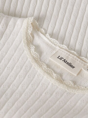 T-Shirt Lil'Atelier en blanc