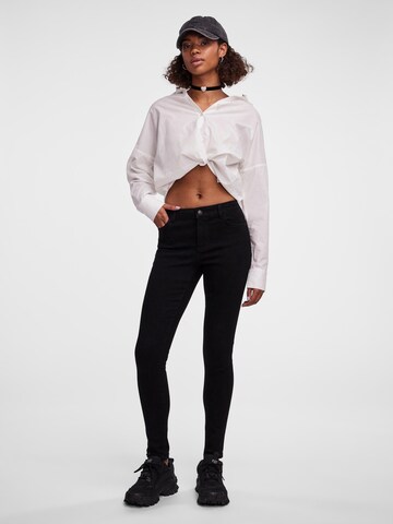 PIECES Slimfit Jeans 'Dana' in Zwart