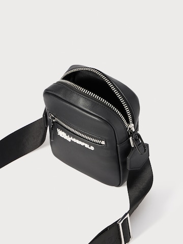 Sac à bandoulière 'ESSENTIAL' KARL LAGERFELD JEANS en noir : au dessus