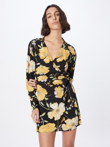 Rochie de la River Island pe negru: față