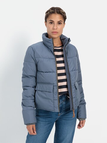 CAMEL ACTIVE Cropped Pufferjacke aus recyceltem Polyester in Blau: Vorderseite