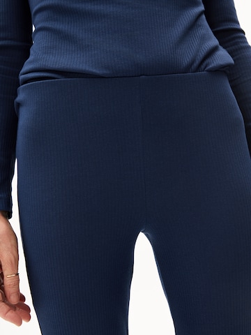 évasé Pantalon 'TAMINAARA' ARMEDANGELS en bleu