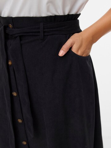 Vero Moda Curve Skirt 'VMVILJA' in Black