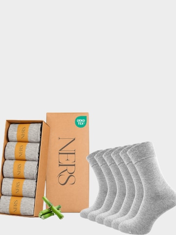 NERS Socken 'KAUMA' in Grau: Vorderseite