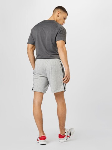 ADIDAS SPORTSWEAR - Regular Calças de desporto 'Essentials French Terry' em cinzento