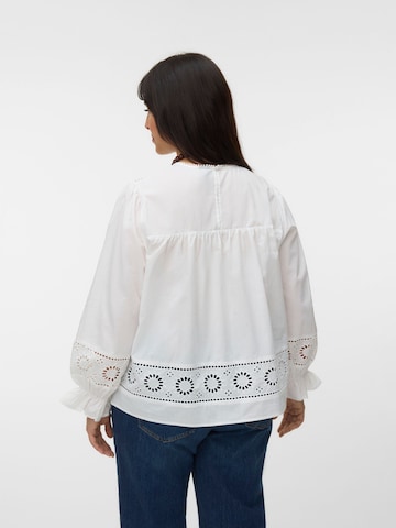 Chemisier 'VMCuna' Vero Moda Curve en blanc