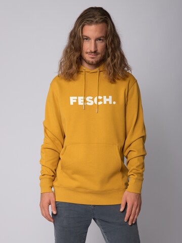 Watapparel Sweatshirt 'Fesch' in Geel: voorkant