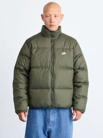 Nike Sportswear Vinterjacka 'CLUB' i grön: framsida