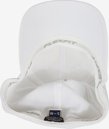 Cappello da baseball di Flexfit in bianco