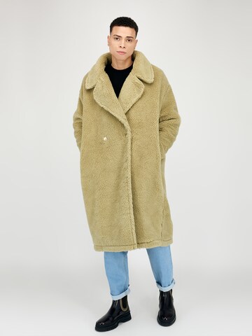 Magdeburg Los Angeles Between-Seasons Coat 'TEDDY COAT' in Green