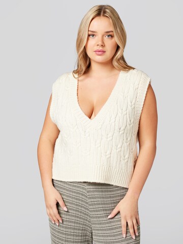 Pull-over 'Florence' A LOT LESS en blanc