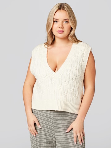 Pull-over 'Florence' A LOT LESS en blanc