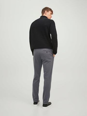 Coupe slim Pantalon chino JACK & JONES en gris
