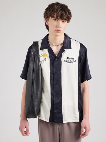 Comfort fit Camicia di NEW ERA in blu: frontale