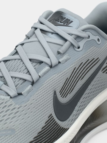 NIKE Tekaški čevelj 'VOMERO 18' | siva barva