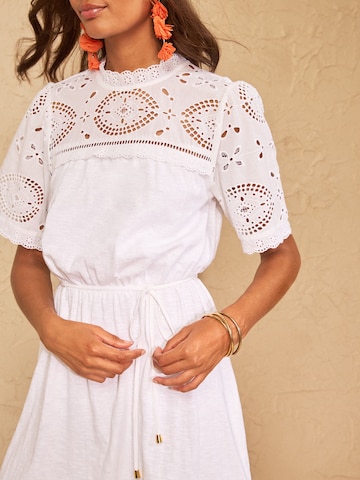 Rochie de vară de la love & roses pe bej
