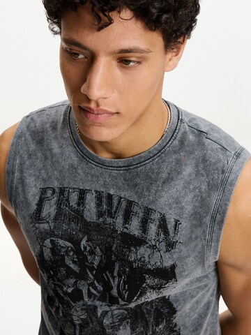 T-Shirt Bershka en gris