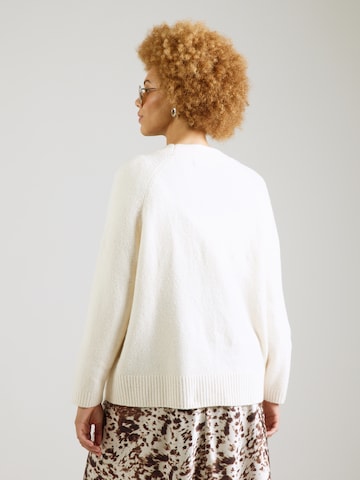 Vero Moda Curve - Cárdigan 'VMCBoom' en blanco