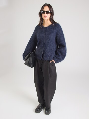 Cardigan & Other Stories en bleu