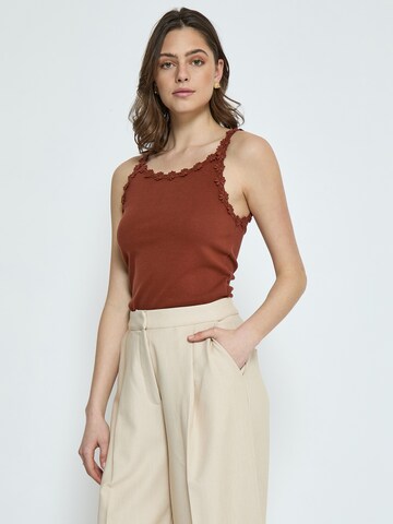 Peppercorn Top 'Alice' in Bruin: voorkant