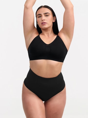 cfab (formerly creamy fabrics) - Braga moldeadora 'Shaping-String mit hoher Taille' en negro