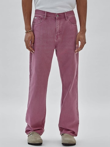 GUESS Loose fit Pants in Pink: front