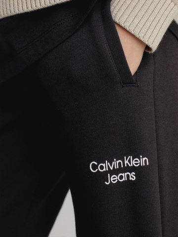 Calvin Klein Jeansregular Hlače 'Stack' - crna boja