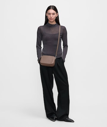 Liebeskind Berlin Schoudertas ' LUKA ' in Bruin: voorkant