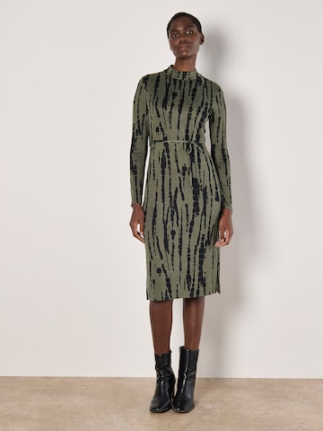 Robe ' ' Apricot en vert